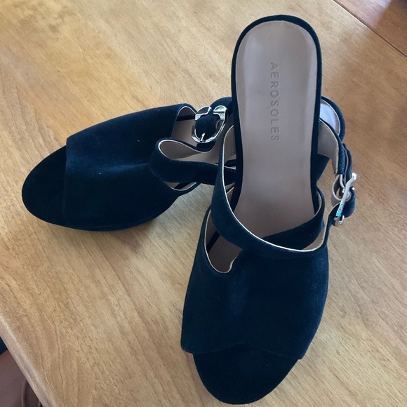 AEROSOLES Shoes - NWOB AEROSOLES Cosmic. Suede Heel In Black. Open-Toe Mule Sandals. Size 9